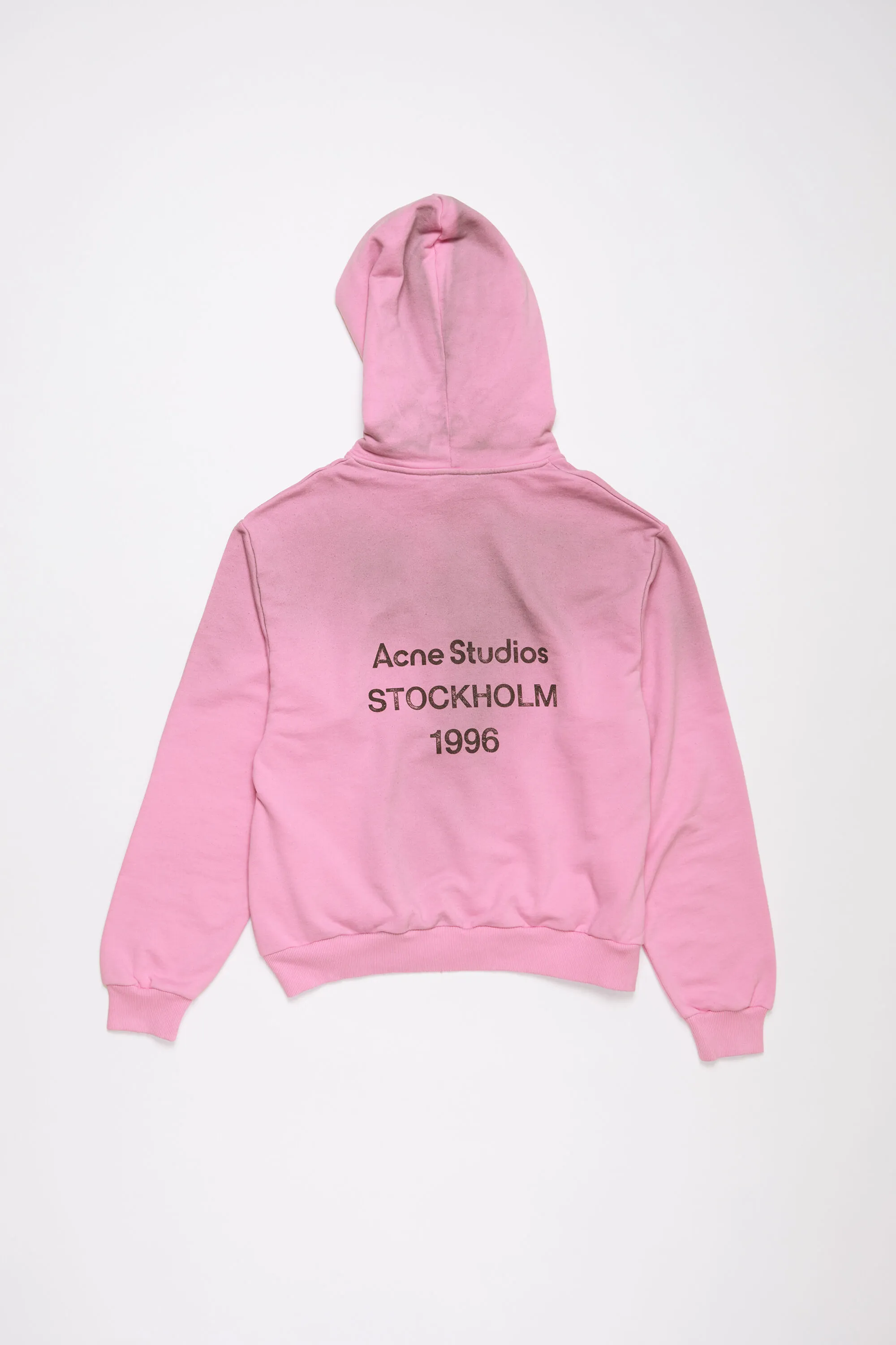 Hooded sweater with logo.