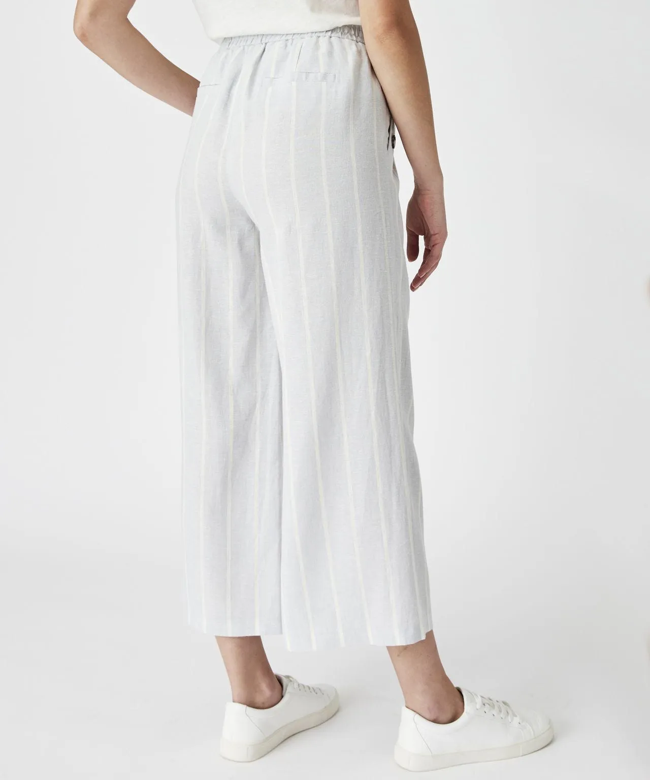 Linen Crop Trousers with Rich Fabric