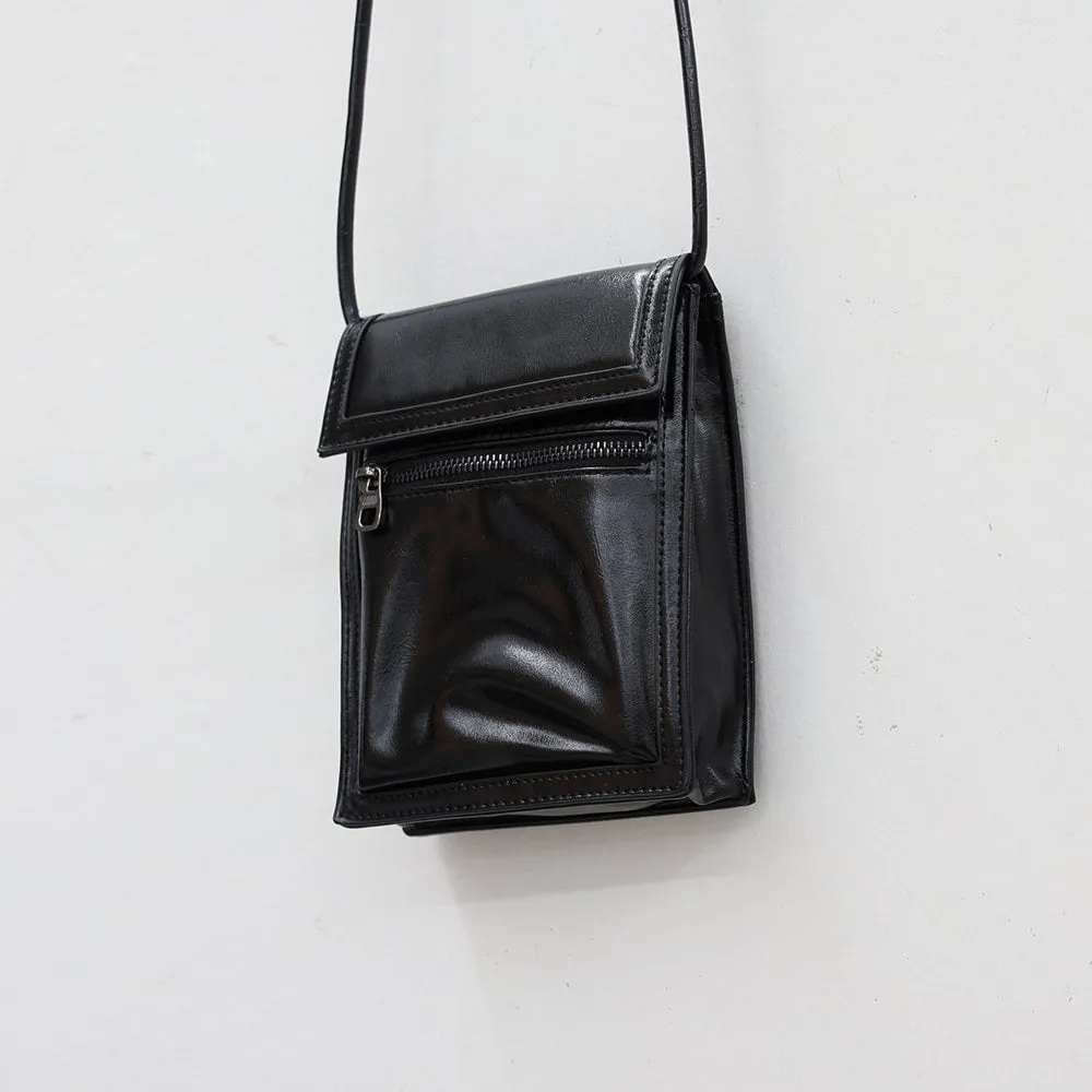 Square Crossbody Bag with CA25 dimensions