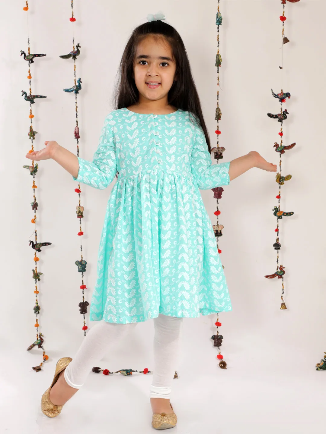 VASTRAMAY Green Cotton Chikankari Kurta Set for Girls