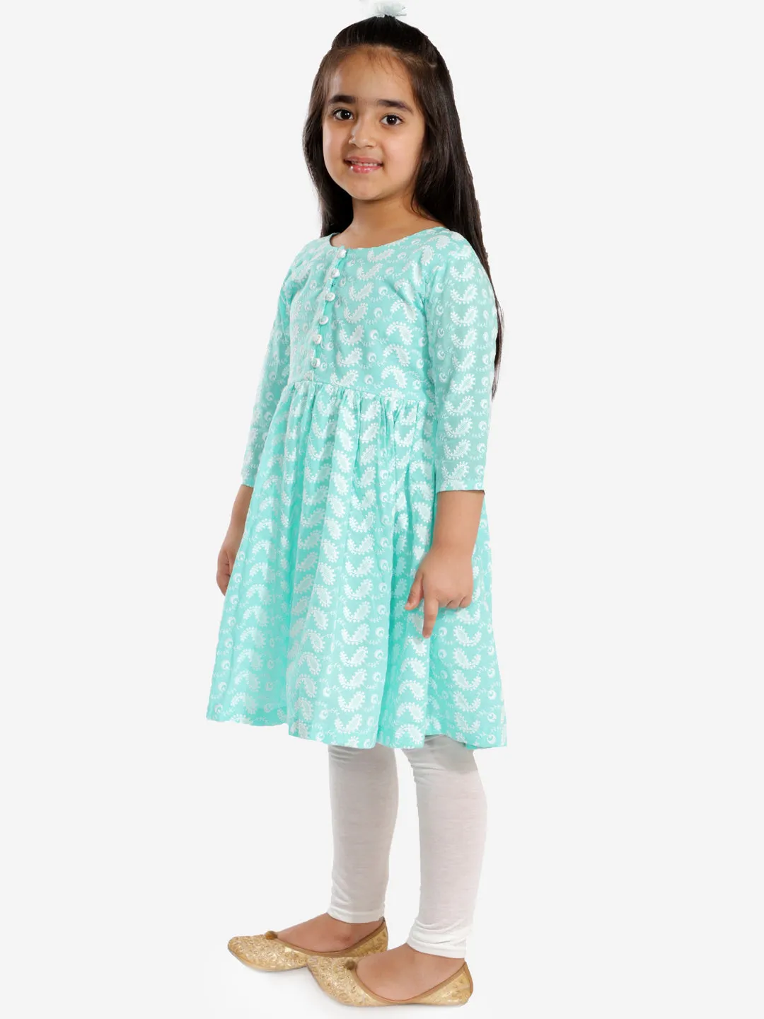 VASTRAMAY Green Cotton Chikankari Kurta Set for Girls