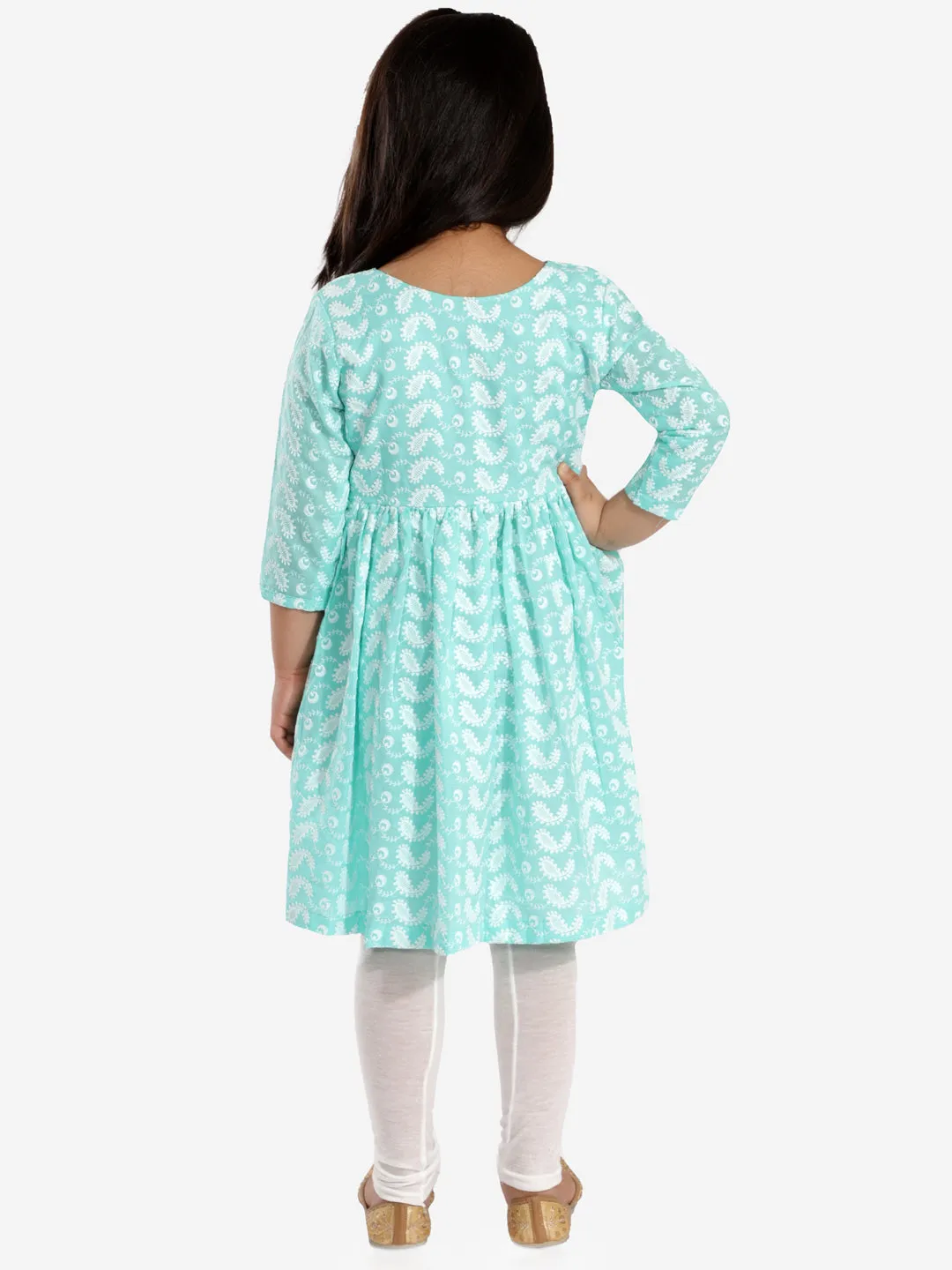 VASTRAMAY Green Cotton Chikankari Kurta Set for Girls